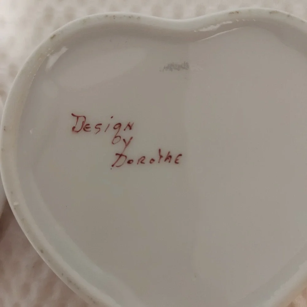 Heart shaped trinket box w sea horses Design by Dorothe Ocean life irridescent